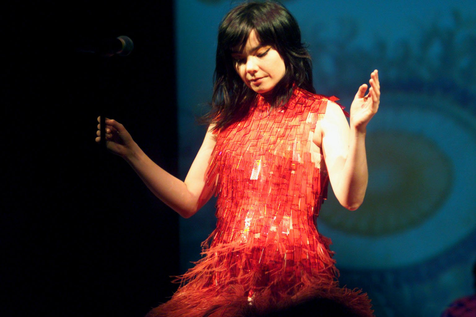 Björk (New York, NY – October 4, 2001)